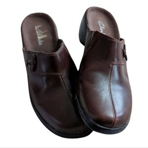 Clarks Womens Brown Leather Slip On Mule Clog Shoes Molded Soles Size 6M